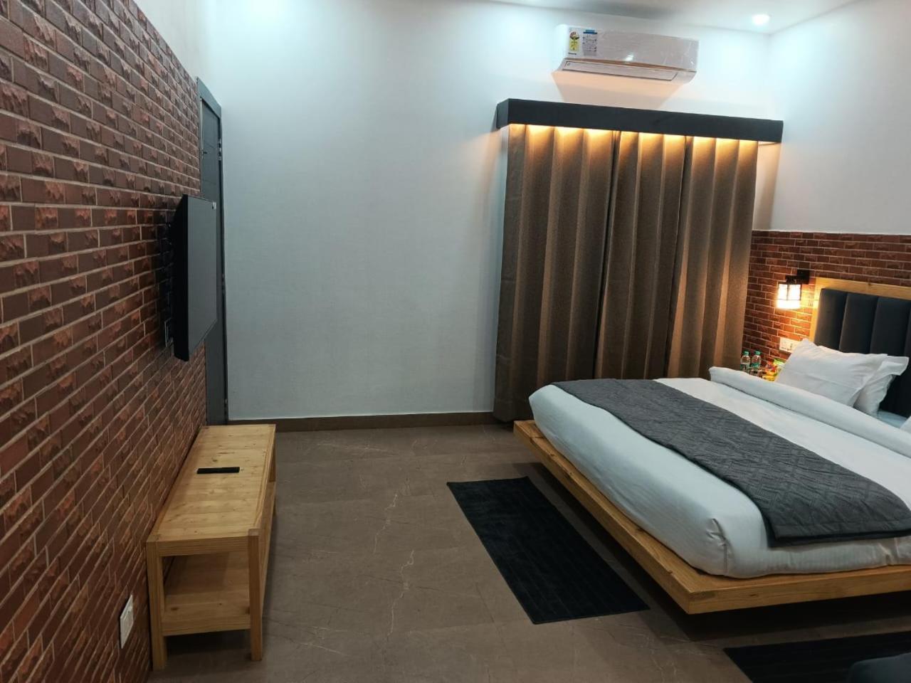 Red Roof Inn ラムナガル エクステリア 写真