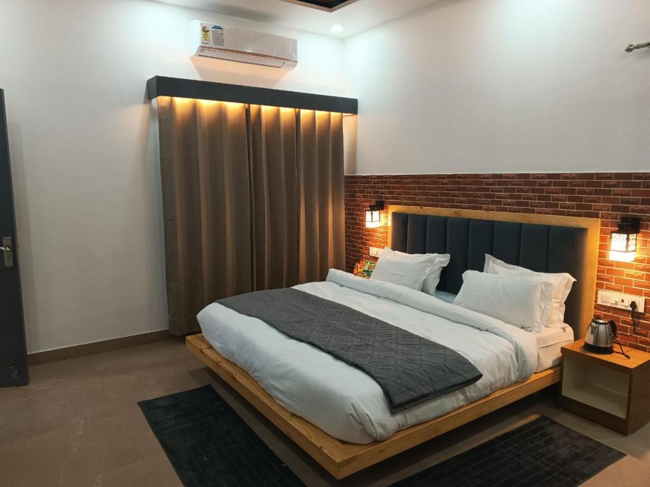 Red Roof Inn ラムナガル エクステリア 写真