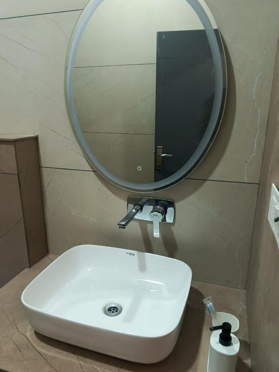 Red Roof Inn ラムナガル エクステリア 写真